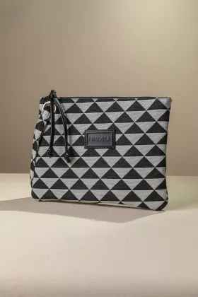 pc023tex_black_beige_pyramids_1