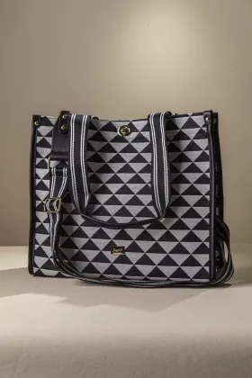 tex_b112_black_pyramids_1