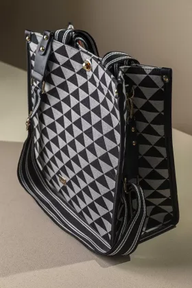 tex_b112_black_pyramids_2