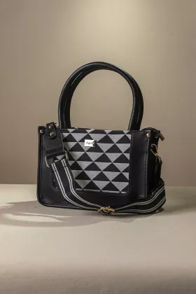 tex_b113_black_pyramids_1