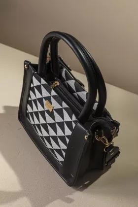 tex_b113_black_pyramids_2